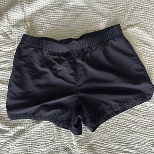 Women’s Columbia hiking shorts color: black sz: med